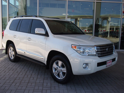 toyota land cruiser 2013 white suv 4wd gasoline 8 cylinders 4 wheel drive automatic 78232