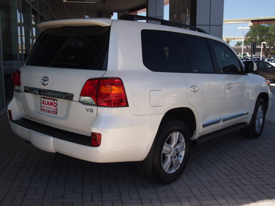 toyota land cruiser 2013 white suv 4wd gasoline 8 cylinders 4 wheel drive automatic 78232