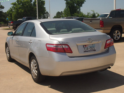 toyota camry 2009 silver sedan le gasoline 4 cylinders front wheel drive automatic 77375