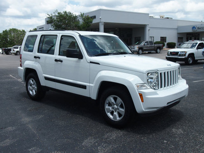 jeep liberty 2012 white suv sport gasoline 6 cylinders 2 wheel drive automatic 78016