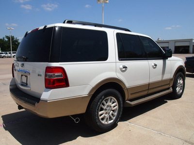 ford expedition 2013 off white suv xlt flex fuel 8 cylinders 2 wheel drive automatic 76011