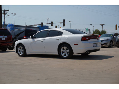 dodge charger 2012 white sedan se gasoline 6 cylinders rear wheel drive automatic 79110