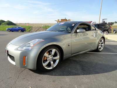 nissan 350z 2005 gray coupe gasoline 6 cylinders rear wheel drive shiftable automatic 60915