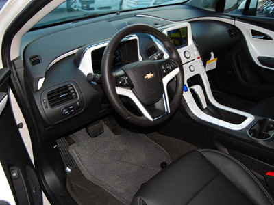 chevrolet volt 2013 white hatchback premium i 4 cylinders front wheel drive automatic 76051