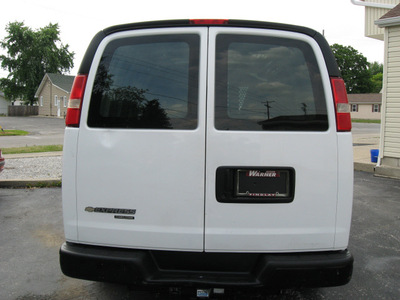 chevrolet express cargo 2008 white van 1500 gasoline 6 cylinders rear wheel drive automatic 45840