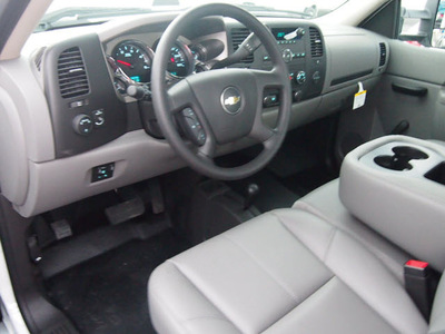 chevrolet silverado 3500hd cc 2013 white work truck diesel 8 cylinders 4 wheel drive allison 75234