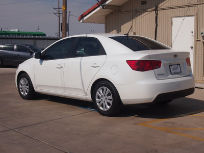 kia forte 2012 white sedan ex gasoline 4 cylinders front wheel drive automatic 79110