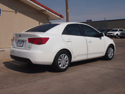 kia forte 2012 white sedan ex gasoline 4 cylinders front wheel drive automatic 79110