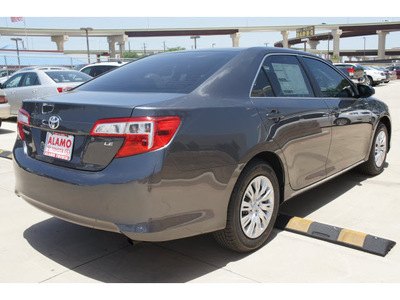 toyota camry 2013 gray sedan le gasoline 4 cylinders front wheel drive automatic 78232