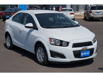 chevrolet sonic 2013 off white sedan lt gasoline 4 cylinders front wheel drive automatic 76801