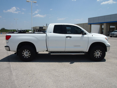 toyota tundra 2010 white grade gasoline 8 cylinders 2 wheel drive automatic 78009