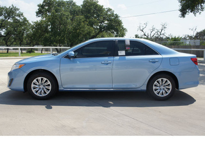 toyota camry 2013 lt  blue sedan le gasoline 4 cylinders front wheel drive automatic 78232
