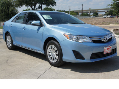 toyota camry 2013 lt  blue sedan le gasoline 4 cylinders front wheel drive automatic 78232