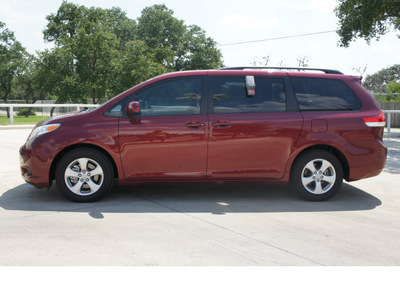 toyota sienna 2013 dk  red van le 7 passenger auto access sea gasoline 6 cylinders front wheel drive automatic 78232