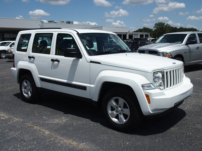 jeep liberty 2012 white suv sport gasoline 6 cylinders 2 wheel drive automatic 78016