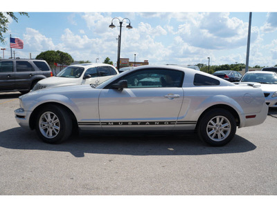 ford mustang 2005 silver coupe v6 deluxe gasoline 6 cylinders rear wheel drive automatic 78748