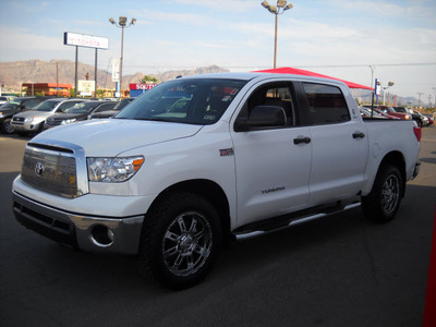 toyota tundra 2013 white sr5 gasoline 8 cylinders 2 wheel drive automatic 79925