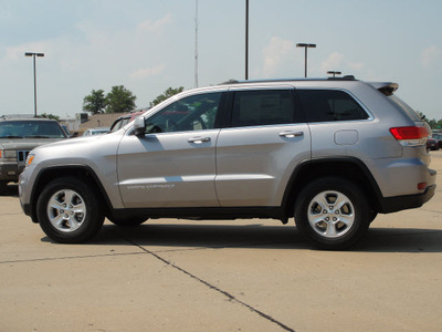 jeep grand cherokee 2014 silver suv laredo gasoline 6 cylinders 2 wheel drive automatic 62034