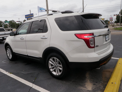 ford explorer 2011 white suv xlt gasoline 6 cylinders 2 wheel drive automatic 32401
