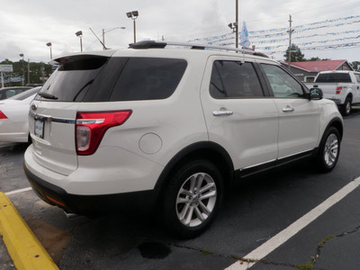 ford explorer 2011 white suv xlt gasoline 6 cylinders 2 wheel drive automatic 32401