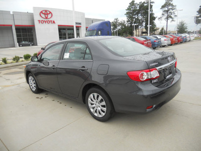 toyota corolla 2013 gray sedan le gasoline 4 cylinders front wheel drive automatic 75569