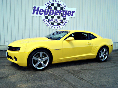 chevrolet camaro 2013 yellow coupe lt gasoline 6 cylinders rear wheel drive automatic 80905