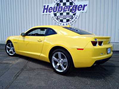 chevrolet camaro 2013 yellow coupe lt gasoline 6 cylinders rear wheel drive automatic 80905