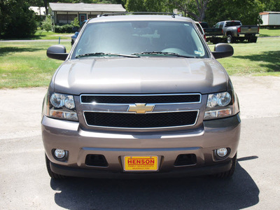 chevrolet suburban 2013 beige suv lt 1500 flex fuel v8 2 wheel drive automatic with overdrive 77864