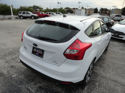 ford focus 2014 white hatchback se flex fuel 4 cylinders front wheel drive automatic with overdrive 60546