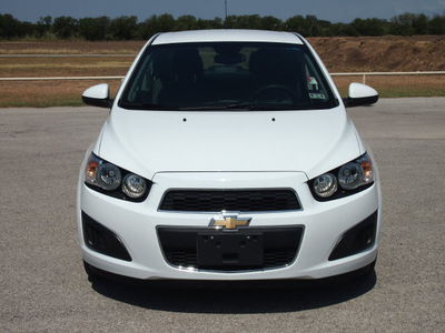 chevrolet sonic 2012 white sedan ls gasoline 4 cylinders front wheel drive automatic 78009