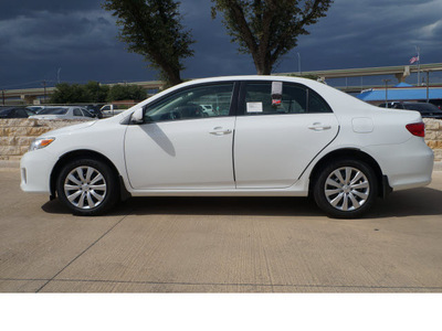 toyota corolla 2013 white sedan le gasoline 4 cylinders front wheel drive automatic 78232