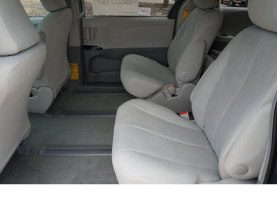 toyota sienna 2013 silver van l 7 passenger gasoline 6 cylinders front wheel drive automatic 78232