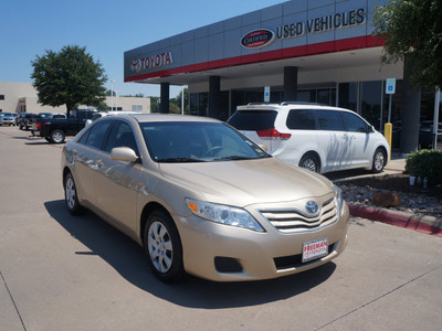 toyota camry 2011 beige sedan le gasoline 4 cylinders front wheel drive automatic 76053