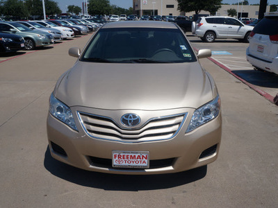 toyota camry 2011 beige sedan le gasoline 4 cylinders front wheel drive automatic 76053