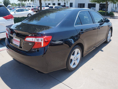 toyota camry 2012 black sedan se gasoline 4 cylinders front wheel drive automatic 76053