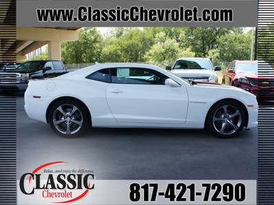 chevrolet camaro 2013 white coupe ss gasoline 8 cylinders rear wheel drive automatic 76051