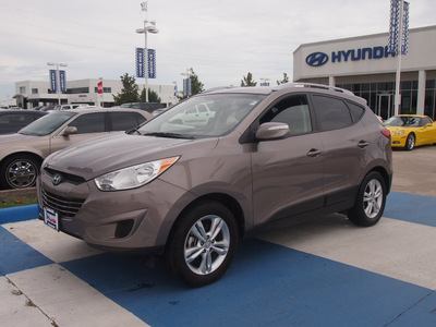 hyundai tucson 2012 brown gls gasoline 4 cylinders all whee drive automatic 77094