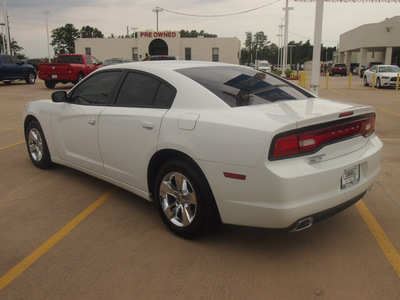 dodge charger 2011 white sedan se gasoline 6 cylinders rear wheel drive automatic 77375