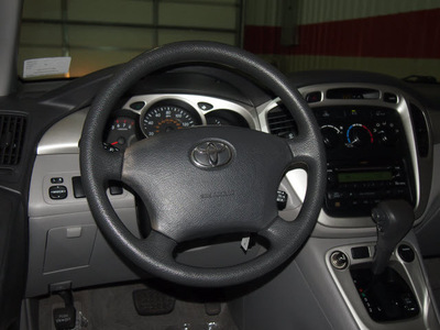 toyota highlander 2005 white suv gasoline 6 cylinders front wheel drive automatic 79110