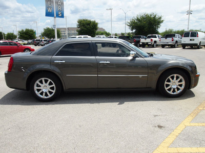 chrysler 300 2010 gray sedan c hemi gasoline 8 cylinders rear wheel drive automatic 78224