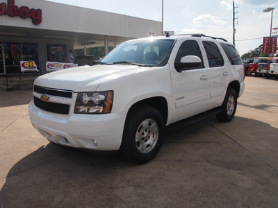 chevrolet tahoe 2013 white suv lt flex fuel v8 2 wheel drive automatic with overdrive 77657