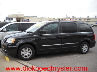 chrysler town country 2012 black van touring flex fuel 6 cylinders front wheel drive automatic 79925