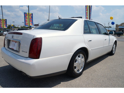 cadillac deville 2005 white sedan livery fleet gasoline 8 cylinders front wheel drive automatic 76543