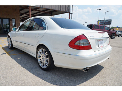 mercedes benz e class 2007 white sedan e350 gasoline 6 cylinders rear wheel drive automatic 76543