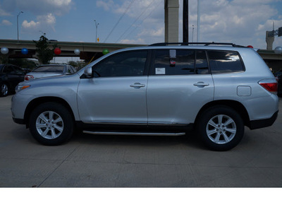toyota highlander 2013 silver suv se gasoline 6 cylinders front wheel drive automatic 78232
