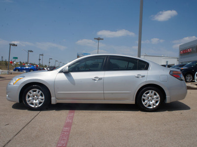 nissan altima 2010 silver sedan 2 5 s gasoline 4 cylinders front wheel drive automatic 76116