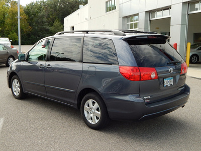 toyota sienna 2009 gray van le 7 passenger gasoline 6 cylinders front wheel drive automatic 56001