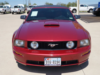 ford mustang 2007 red gt gasoline 8 cylinders rear wheel drive automatic with overdrive 76087