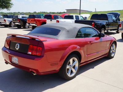 ford mustang 2007 red gt gasoline 8 cylinders rear wheel drive automatic with overdrive 76087