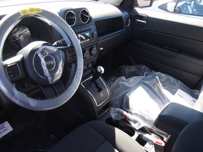 jeep patriot 2014 black suv latitude gasoline 4 cylinders 4 wheel drive 6 speed automatic 07730